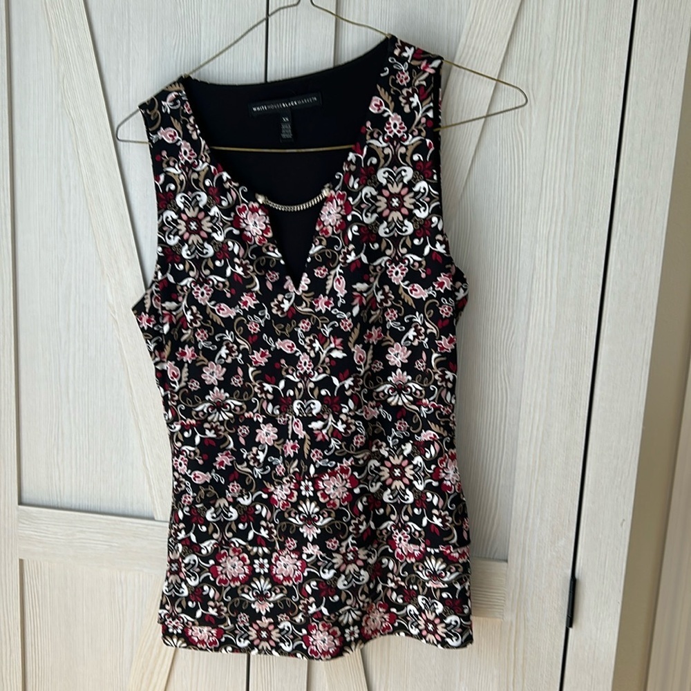 White House Black Market Black Floral Sleeveless Top with Chain accent Sz XS